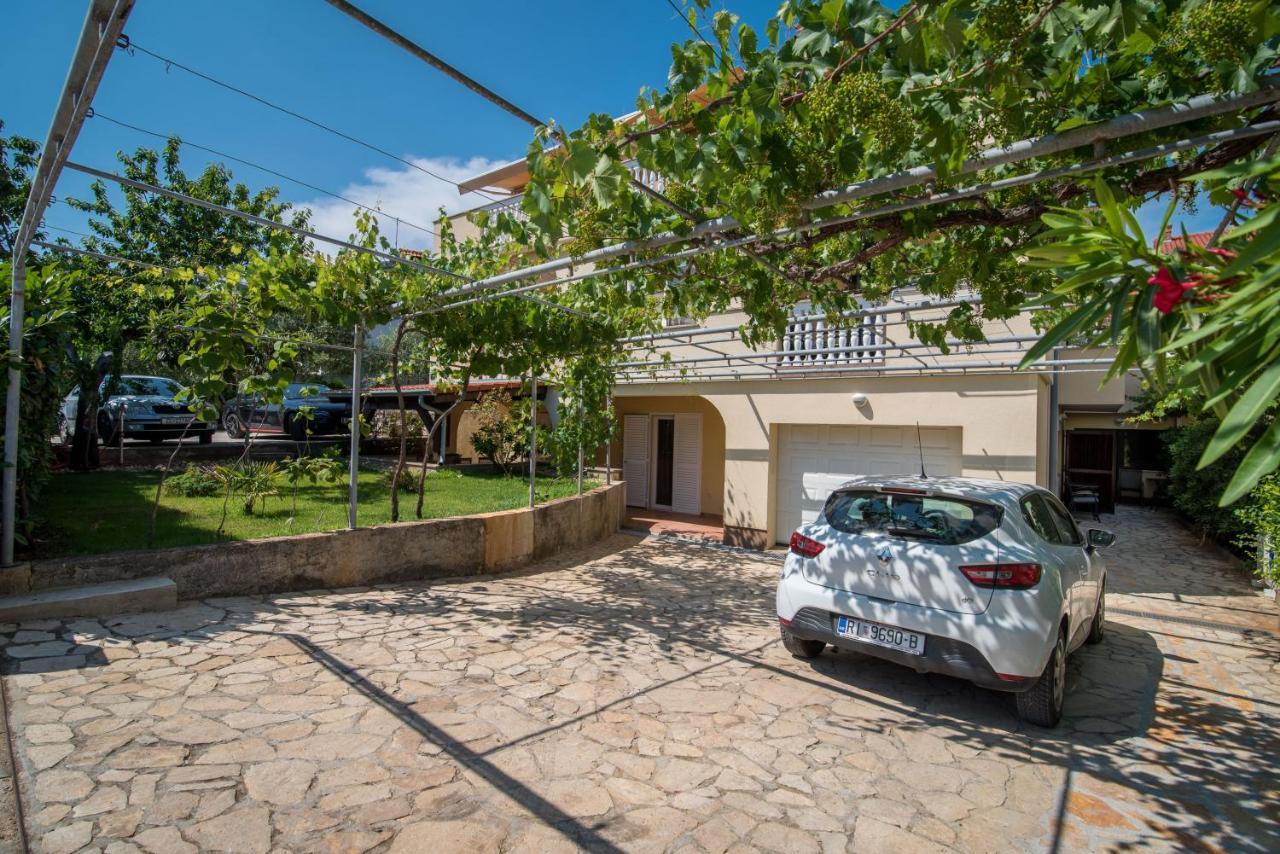 Apartments Bogdanic Krk I Krk Town Buitenkant foto