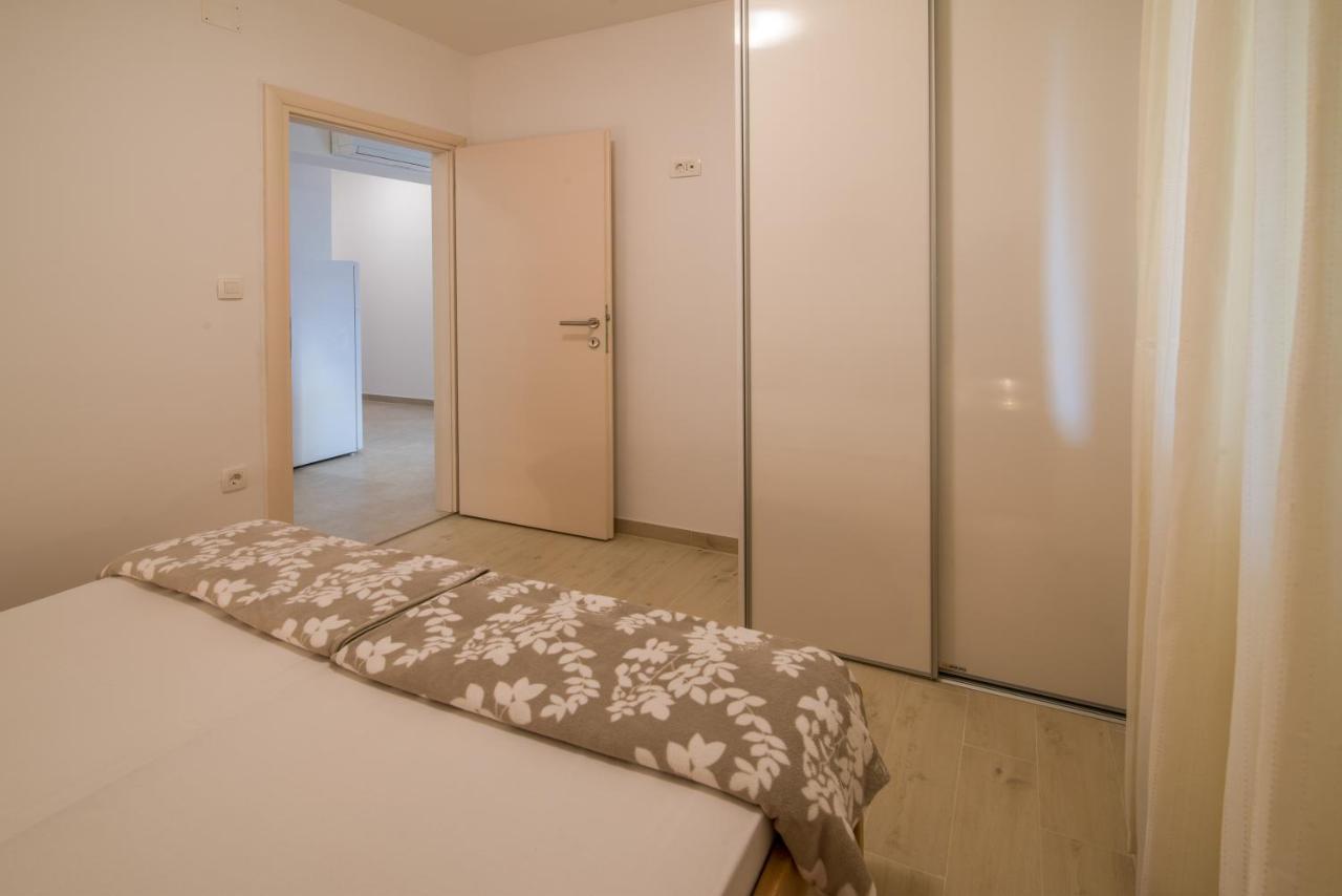 Apartments Bogdanic Krk I Krk Town Buitenkant foto