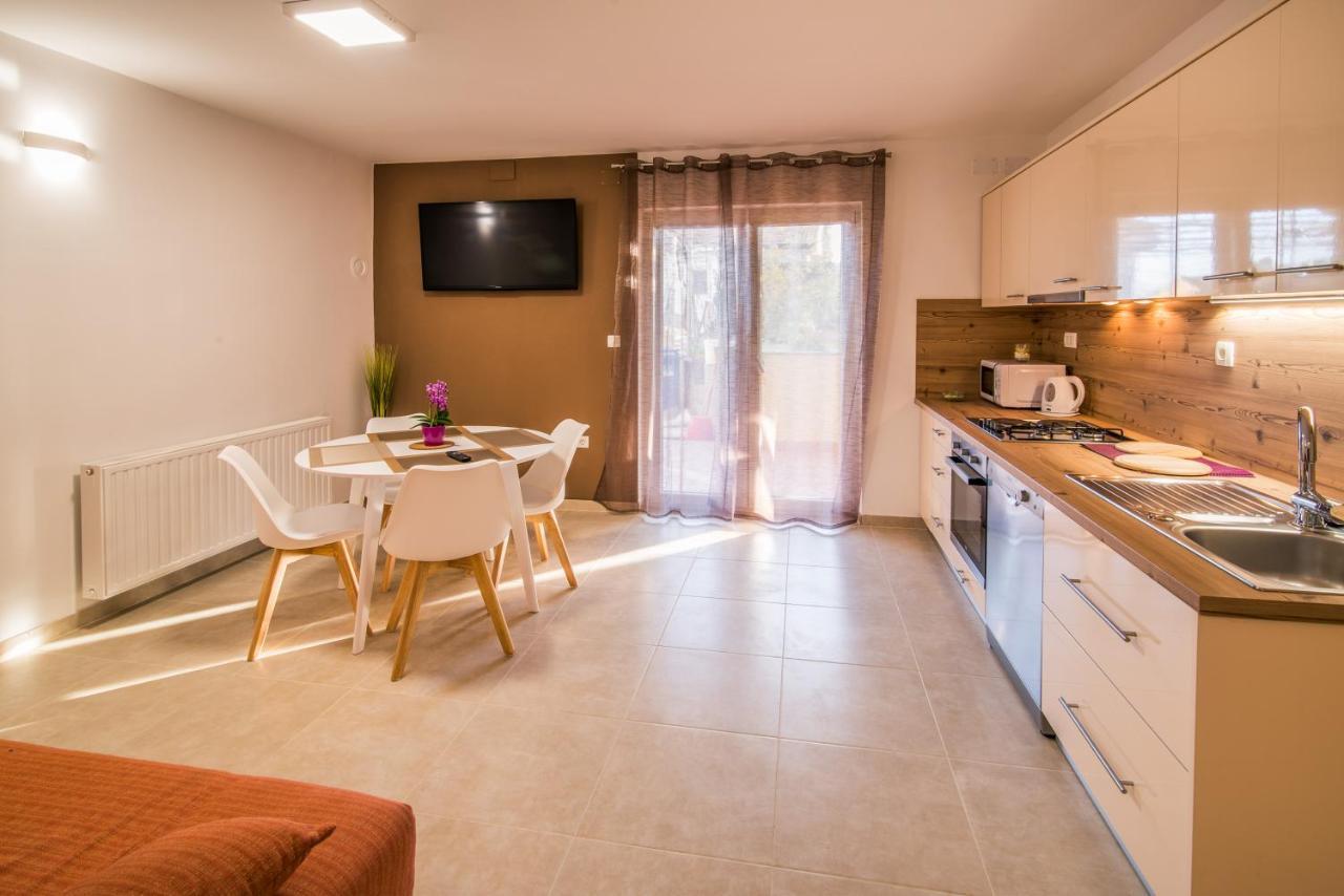 Apartments Bogdanic Krk I Krk Town Buitenkant foto