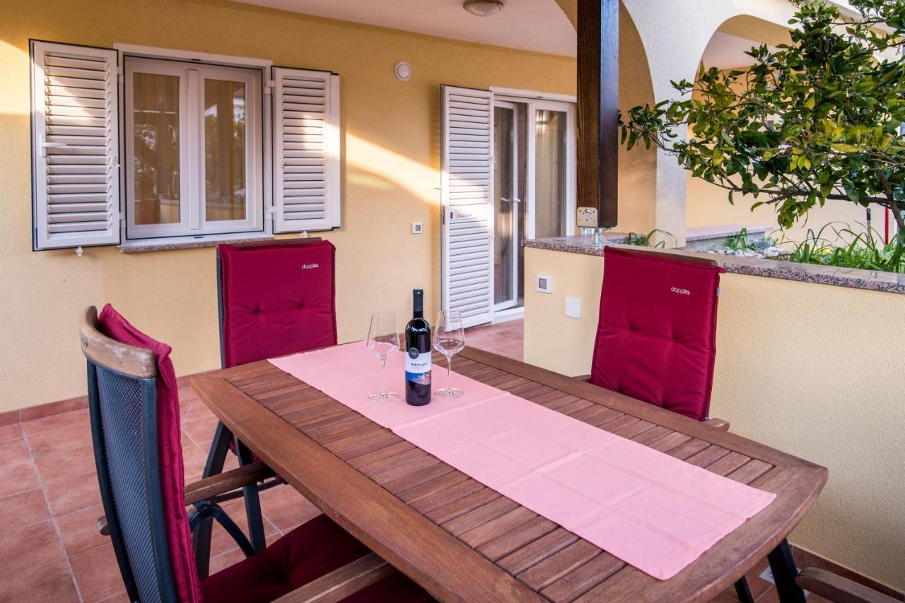 Apartments Bogdanic Krk I Krk Town Buitenkant foto