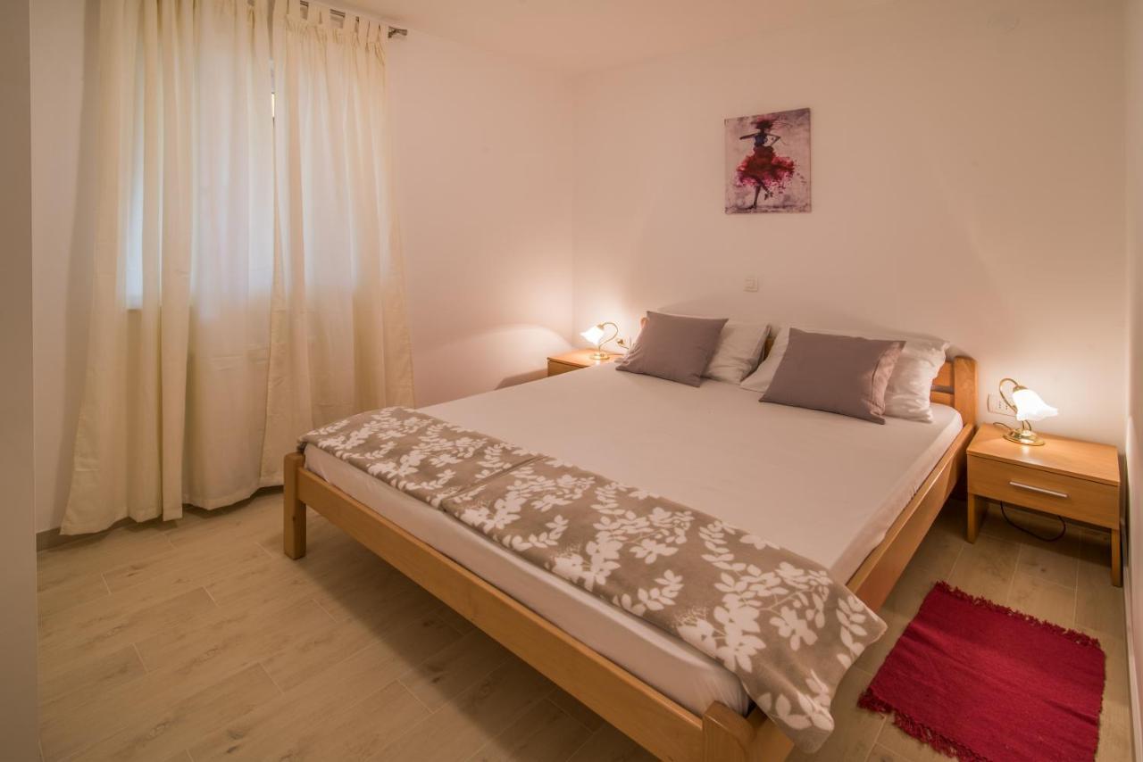 Apartments Bogdanic Krk I Krk Town Buitenkant foto