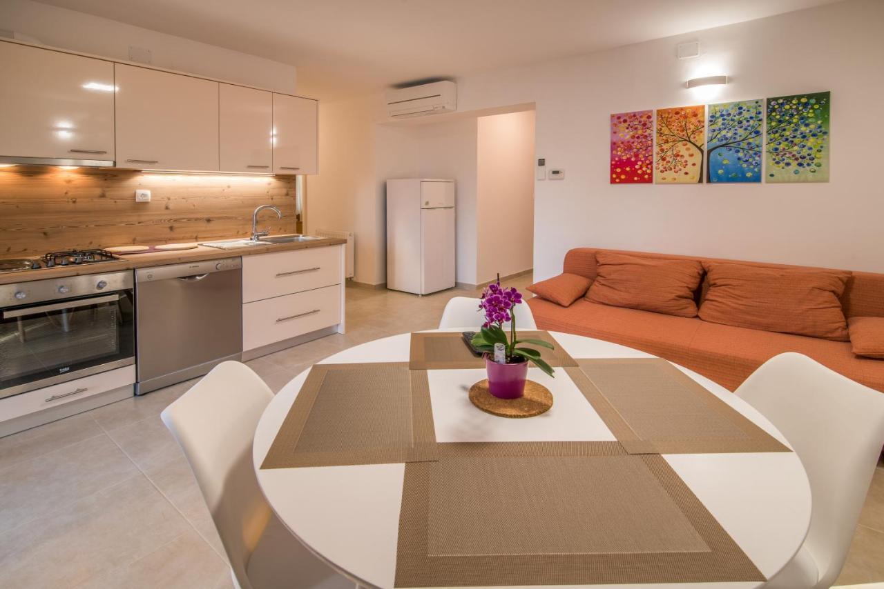 Apartments Bogdanic Krk I Krk Town Buitenkant foto