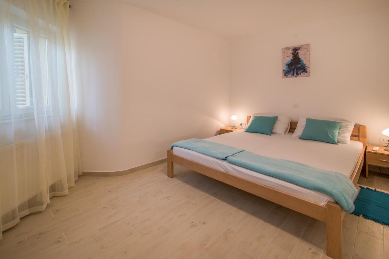 Apartments Bogdanic Krk I Krk Town Buitenkant foto